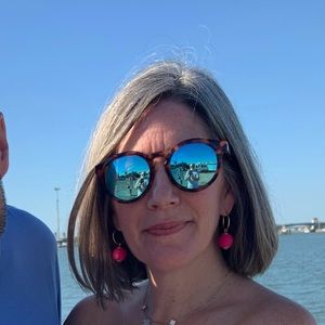 Meet your Posher, Roxanne